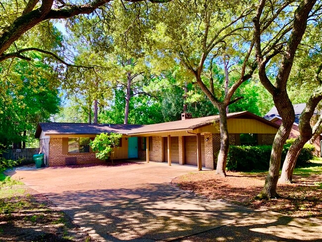 property at 317 Somerset Dr