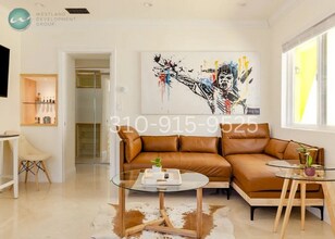 11817 Darlington Ave in Los Angeles, CA - Building Photo - Building Photo