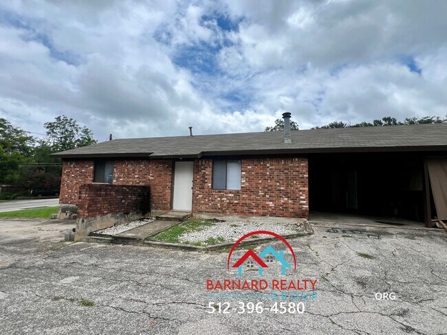 1111 Marlton St in San Marcos, TX - Building Photo - Building Photo