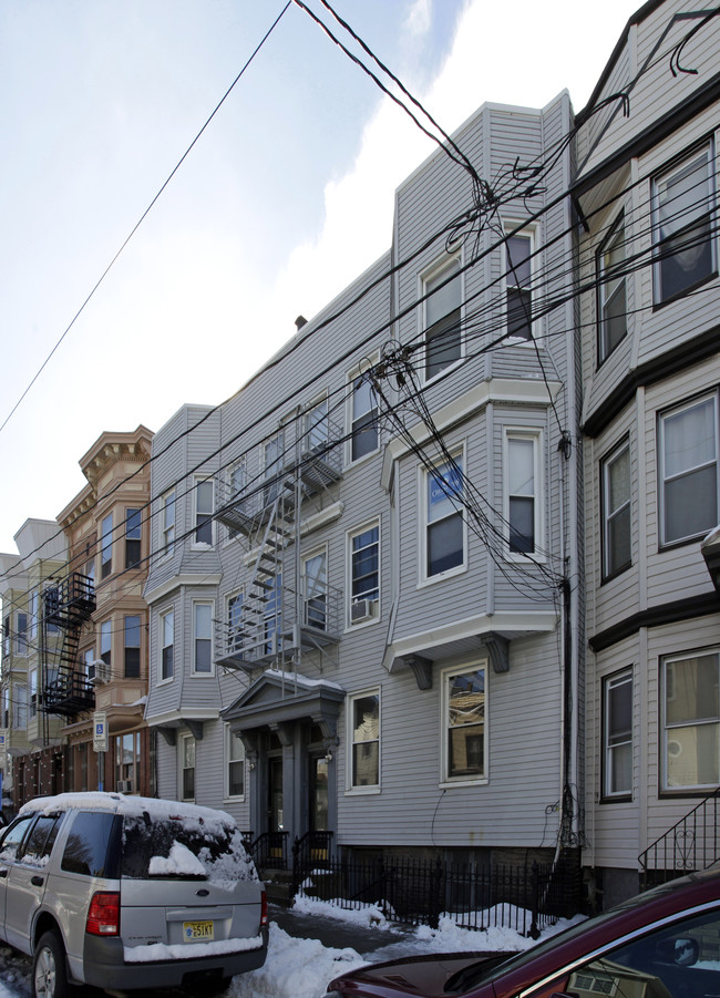 29-31 Thorne St in Jersey City, NJ - Foto de edificio - Building Photo