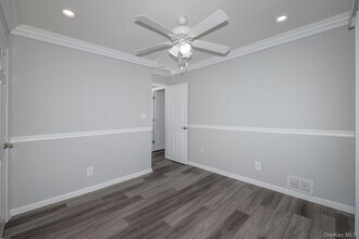 6 Presidents Dr in Port Jefferson, NY - Building Photo - Building Photo