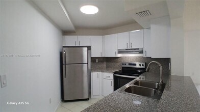 9419 Fontainebleau Blvd-Unit -101 in Miami, FL - Building Photo - Building Photo