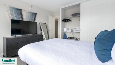 305 Dr. M.L.K. Jr St S, Unit 410 in St. Petersburg, FL - Foto de edificio - Building Photo