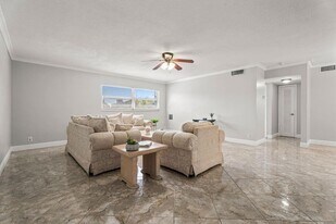 1958 Monroe St, Unit 303 in Hollywood, FL - Building Photo