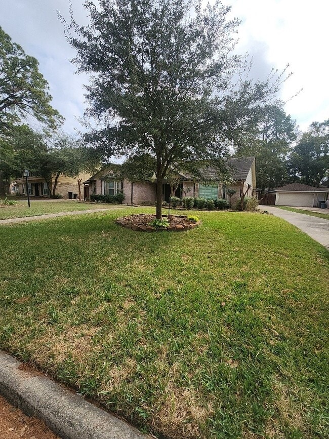 4903 Wind Chimes Dr in Houston, TX - Building Photo - Building Photo