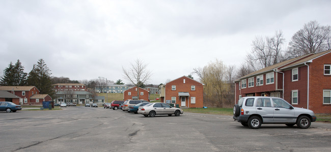 Beaudoin Village in Holyoke, MA - Foto de edificio - Building Photo