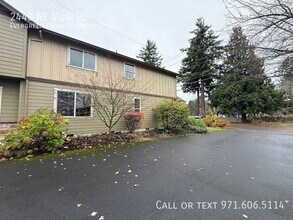 2440 NE View Pl in Gresham, OR - Building Photo - Building Photo