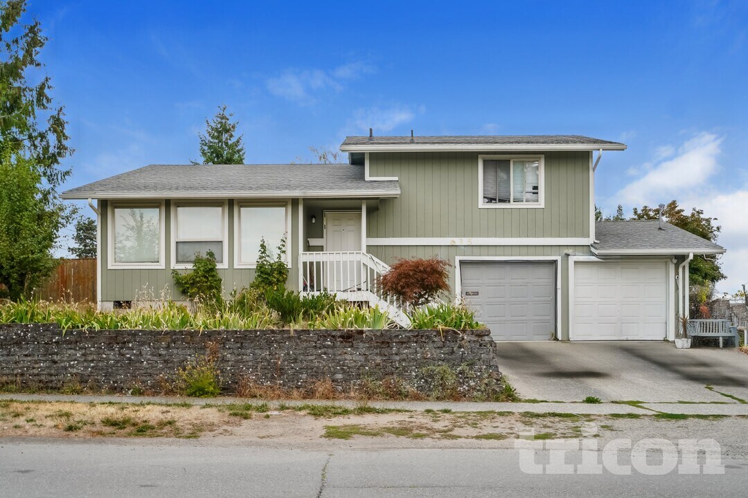 835 S 76th St in Tacoma, WA - Building Photo