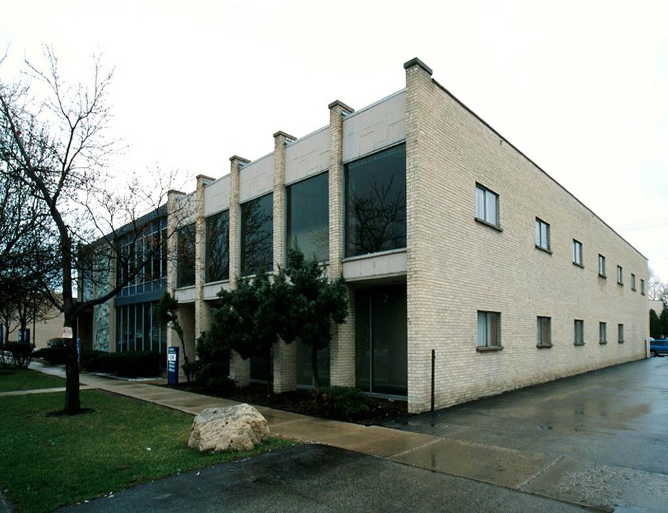 9919 W Roosevelt Rd in Westchester, IL - Building Photo