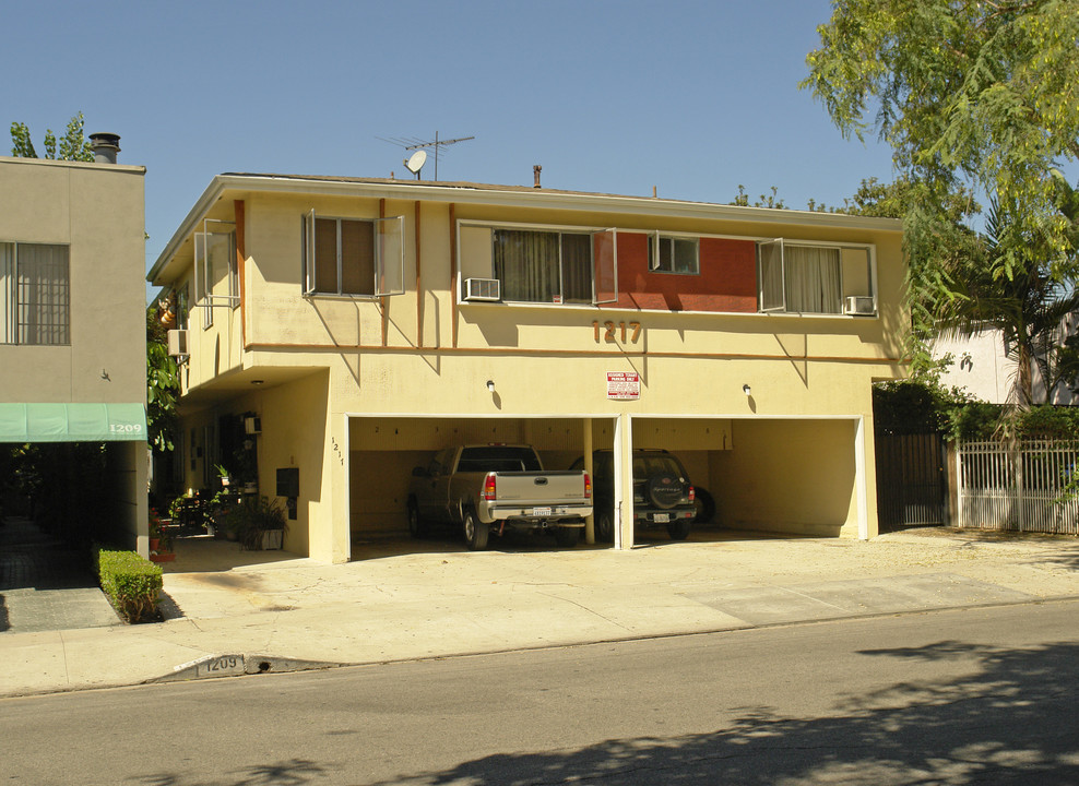 1217 N Formosa Ave in West Hollywood, CA - Building Photo