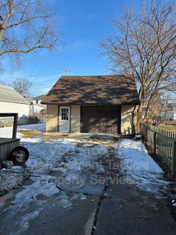 781 E 236th St in Euclid, OH - Building Photo - Building Photo