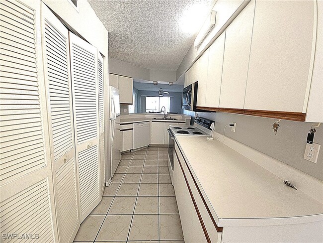 161 Wading Bird Cir in Naples, FL - Building Photo - Building Photo