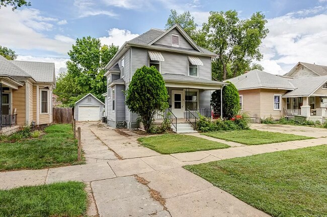 321 S Eleventh St in Salina, KS - Building Photo - Building Photo