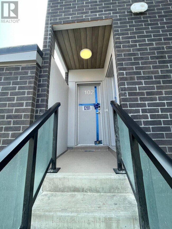 1081 Danforth Rd in Toronto, ON - Building Photo - Building Photo