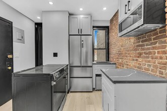 438 W 52nd St in New York, NY - Building Photo - Building Photo