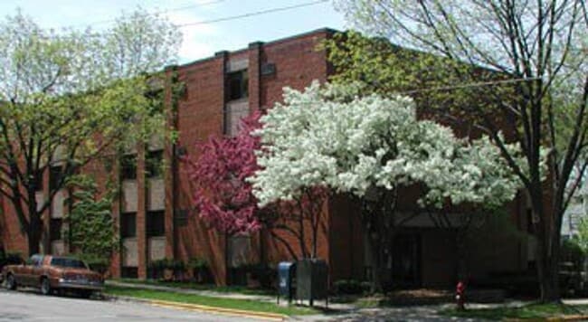 Courtyard Apartments