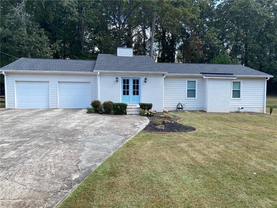 1608 Willie Dr in Marietta, GA - Building Photo