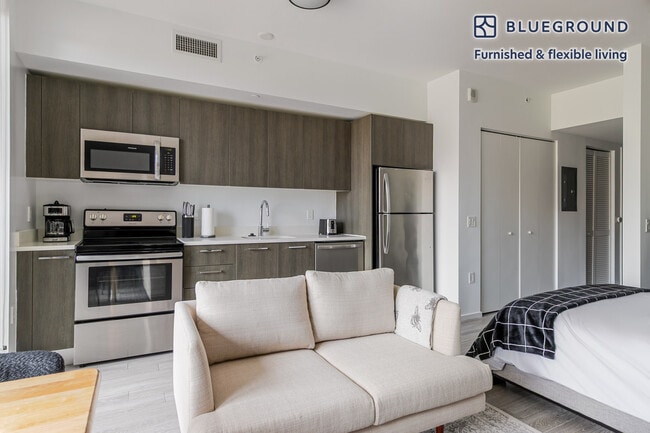 230 NE 5th Ct in Miami, FL - Building Photo - Building Photo