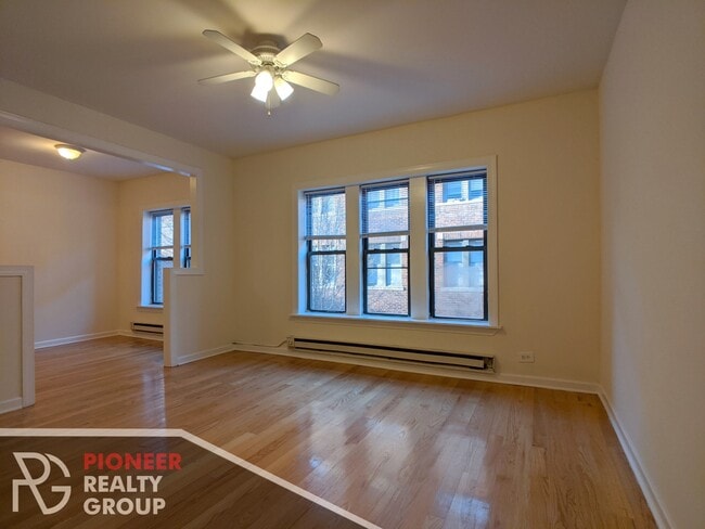 3817 N Fremont St, Unit 3823.5-W2 in Chicago, IL - Building Photo - Building Photo