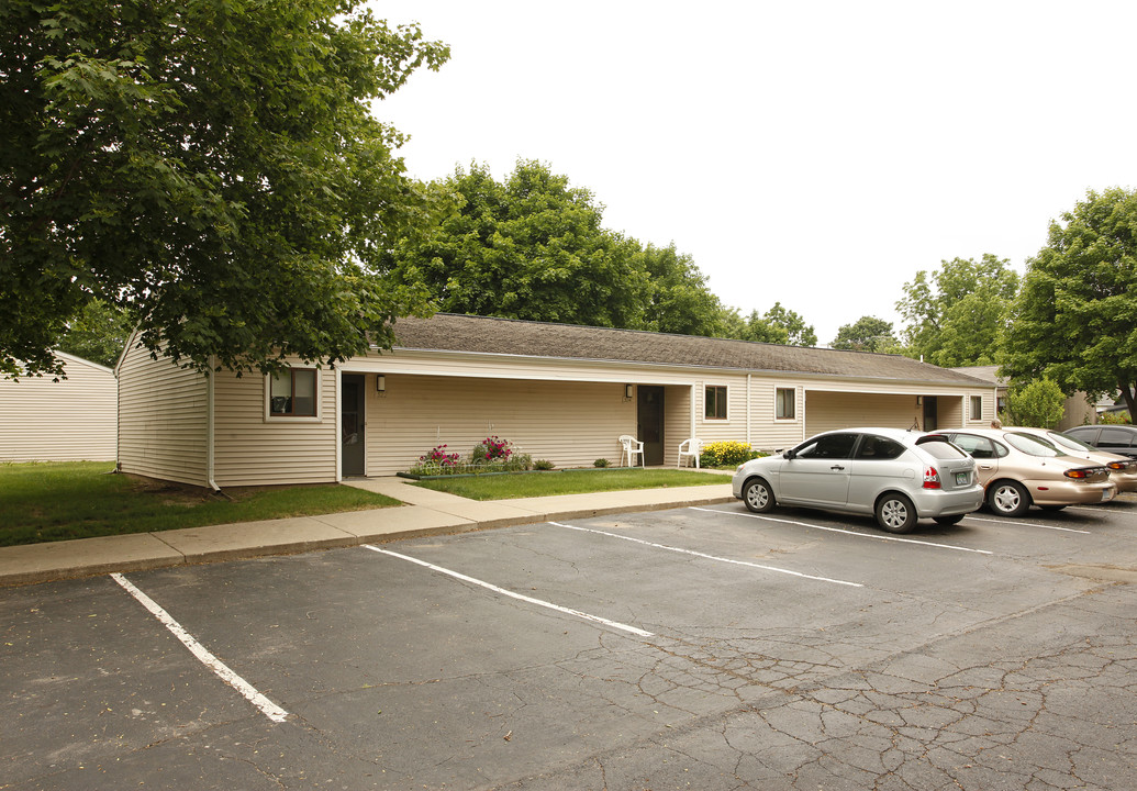 Rolling Meadows in Fowlerville, MI - Foto de edificio