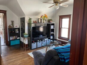 1822 Pierce St NE, Unit Upper in Minneapolis, MN - Building Photo - Building Photo