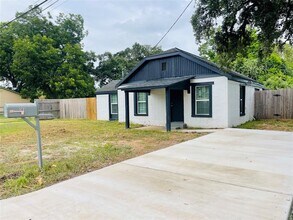 506 N Hackberry St in Sweeny, TX - Building Photo - Building Photo