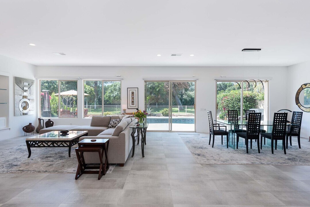 211 Kavenish Dr in Rancho Mirage, CA - Building Photo