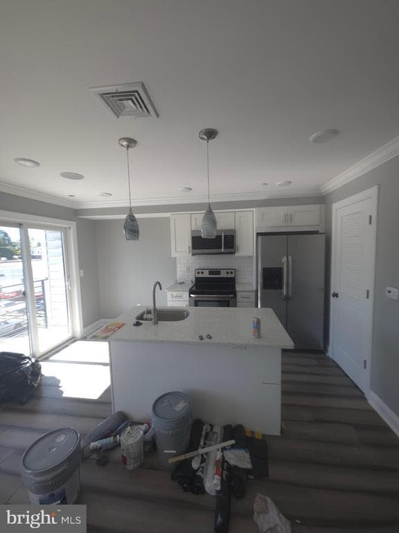 property at 3410 W Commissioner St