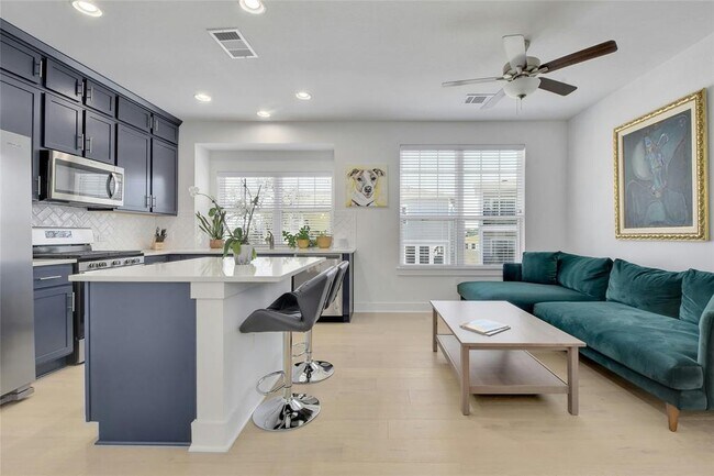 2013 Warely Ln in Austin, TX - Building Photo - Building Photo