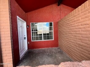 5524 Oakbriar Cir in El Paso, TX - Building Photo - Building Photo