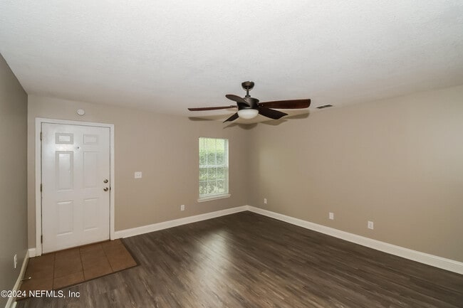 8125 Cahoon Dr W in Jacksonville, FL - Building Photo - Building Photo