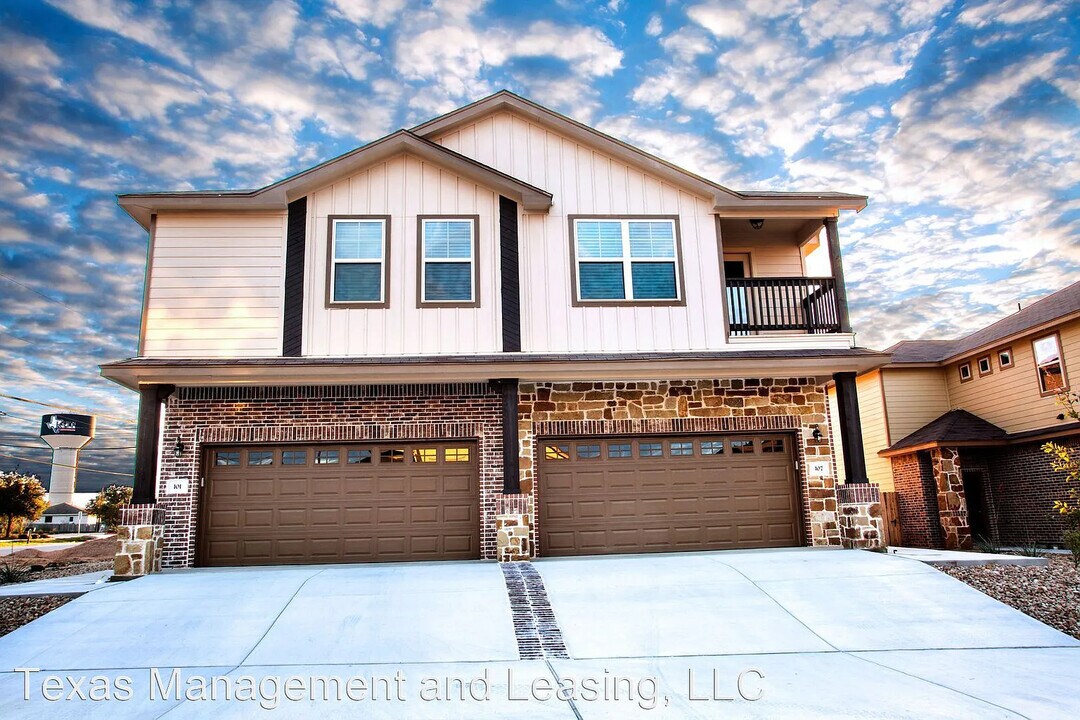 107 Lakeview Ct in Kyle, TX - Building Photo