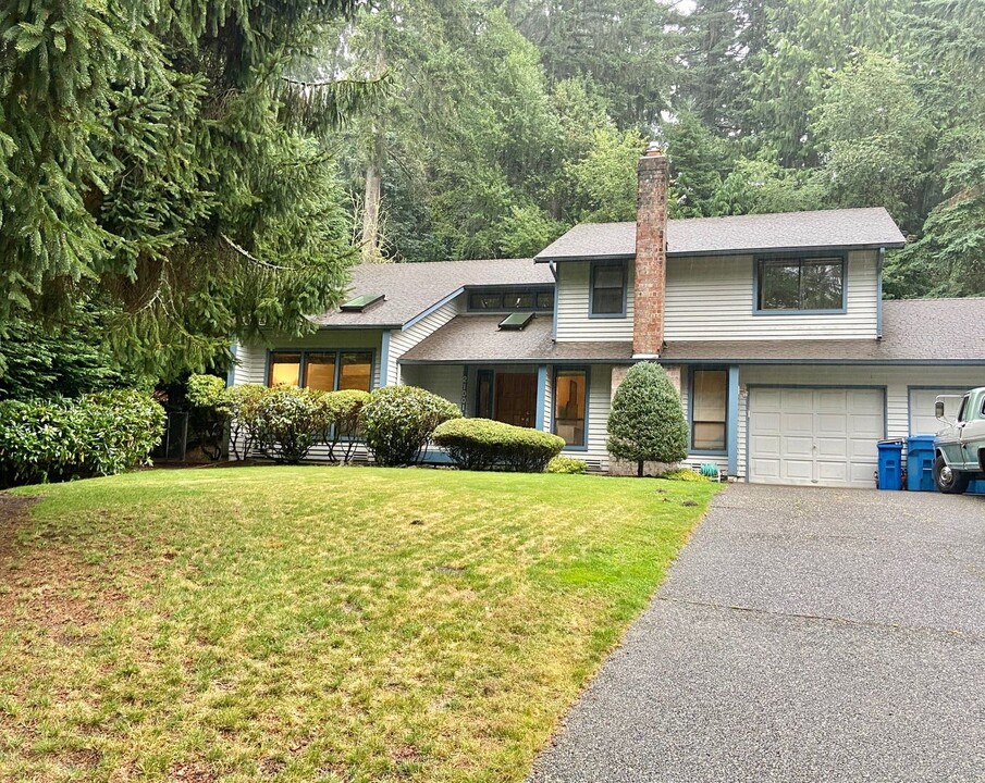 21001 Pioneer Way in Edmonds, WA - Building Photo