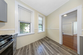 40 Brackett St, Unit 2 in Boston, MA - Building Photo - Building Photo