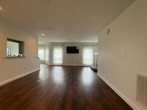 1813 SW Pine Ave in Bentonville, AR - Building Photo - Building Photo