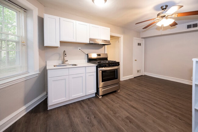 Wayne Walnut Apartments in Philadelphia, PA - Building Photo - Building Photo