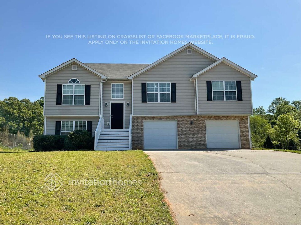 3329 Silver Ridge Dr in Gainesville, GA - Building Photo