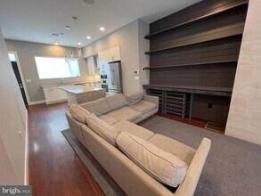 423 Wallace St in Philadelphia, PA - Building Photo - Building Photo