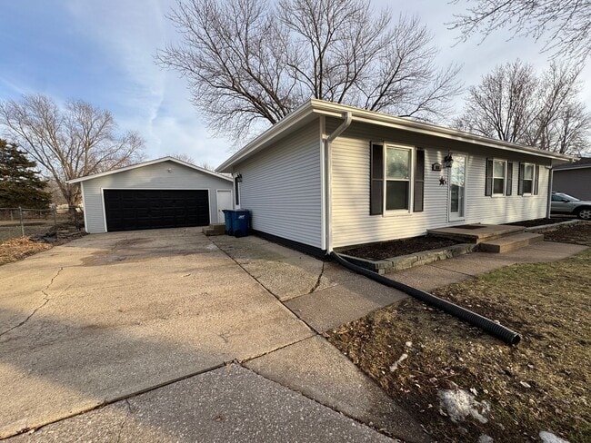 908 16th St in Port Byron, IL - Building Photo - Building Photo