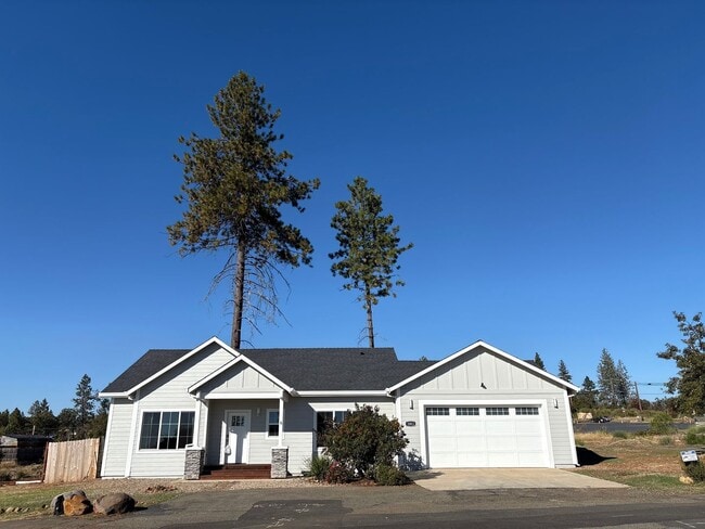 6404 Clark Rd in Paradise, CA - Building Photo - Building Photo