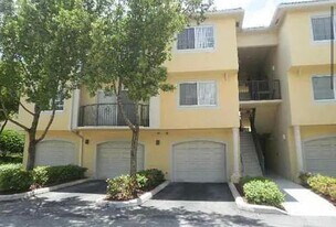500 Crestwood Ct N, Unit 2 in Royal Palm Beach, FL - Building Photo