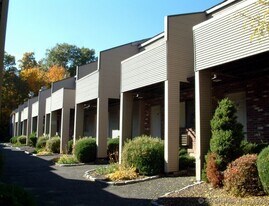 124 Coalpit Hill Rd in Danbury, CT - Building Photo