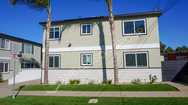 731 Owen Dr in Huntington Beach, CA - Building Photo - Building Photo