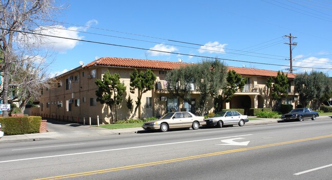 14209 Vanowen St in Van Nuys, CA - Foto de edificio - Building Photo