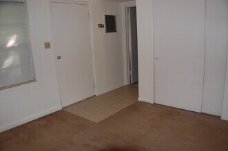 236 DeSoto Dr, Unit 5 in Tallahassee, FL - Building Photo - Building Photo