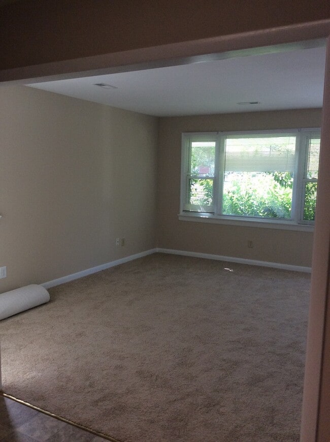 114 Bethune Dr in Williamsburg, VA - Building Photo - Building Photo