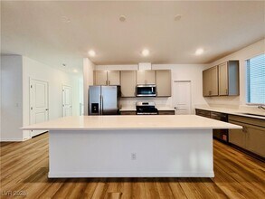 10248 Altavia Rock St in Las Vegas, NV - Building Photo - Building Photo