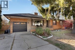 5815 Canada St in Windsor, ON - Building Photo