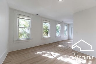 2301 N Leavitt St in Chicago, IL - Foto de edificio - Building Photo