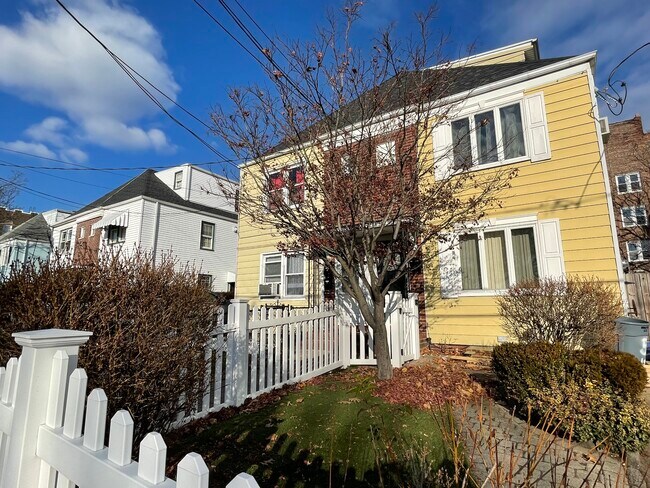 5 W 1st St in Bayonne, NJ - Building Photo - Building Photo